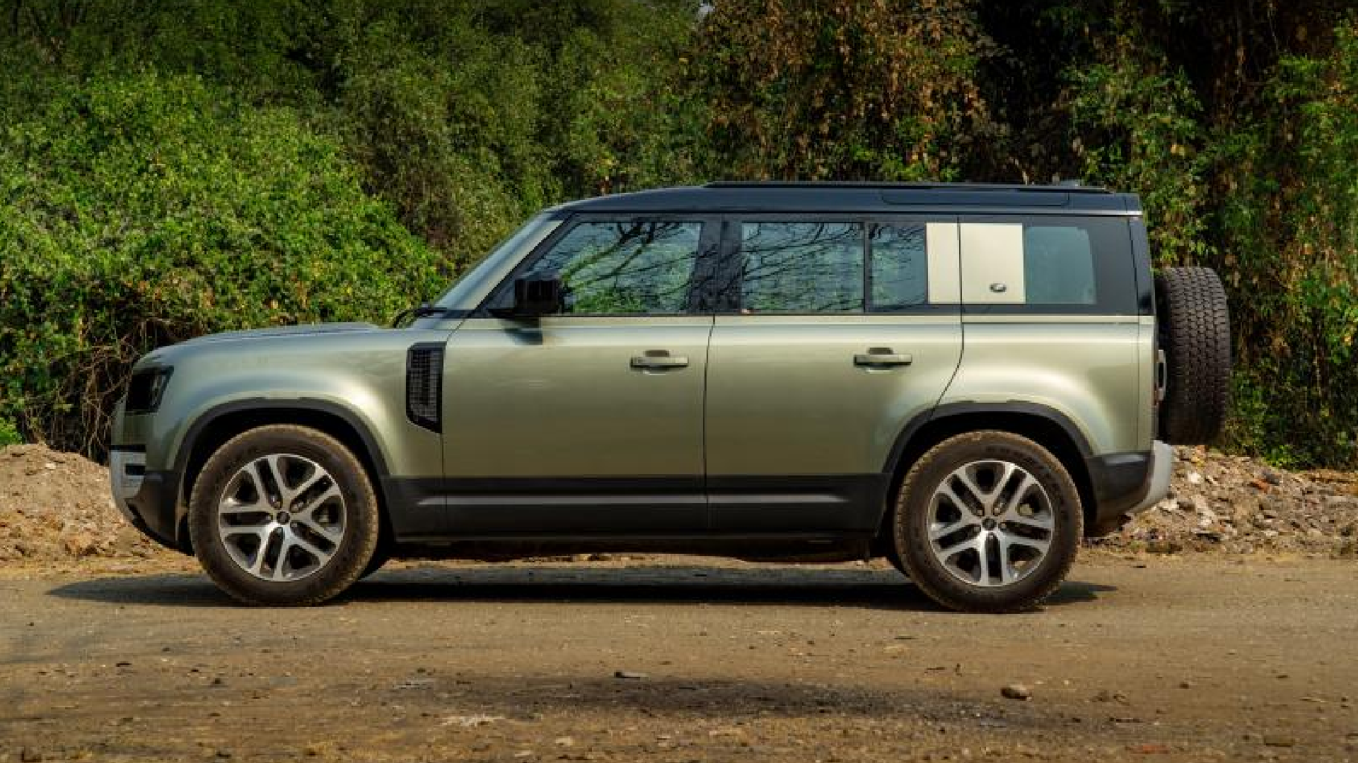 Living with a Land Rover Defender 110 for a while: My few observations